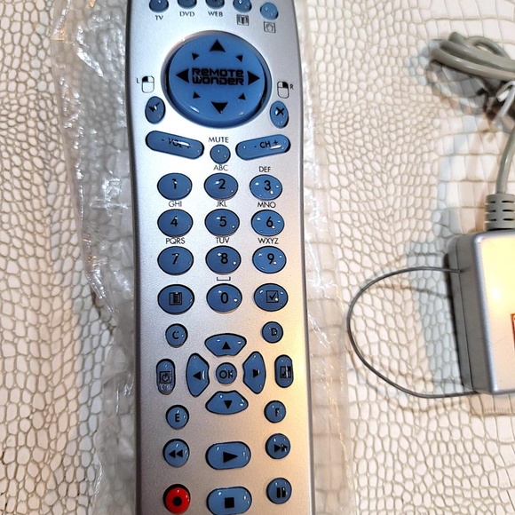 ATI Remote Wonder RF PC Multimedia Control Kit 151-V01122 With USB Receiver - Picture 4 of 9